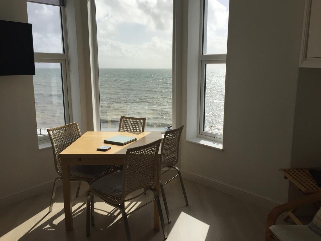 Marine Terrace Apartments Criccieth Exterior photo